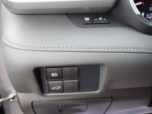 Used 2021 Toyota Highlander XLE AWD/4WD image 37