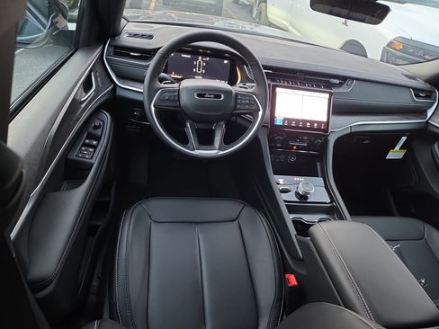 New 2025 Jeep Grand Cherokee L Limited w/ Trailer Tow Package image 8