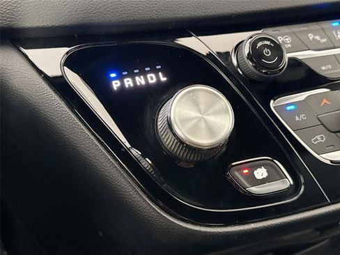 Used 2020 Chrysler Pacifica Touring-L Plus FWD image 27