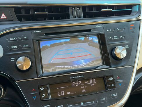 Used 2018 Toyota Avalon Touring image 10