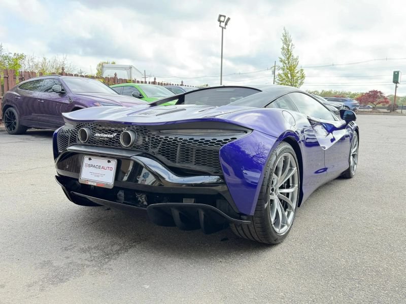 Used 2023 McLaren Artura RWD image 6