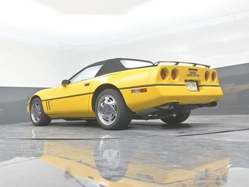 Used 1990 Chevrolet Corvette Convertible RWD image 21