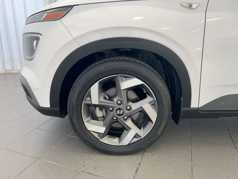 Used 2022 Hyundai Venue SEL image 12