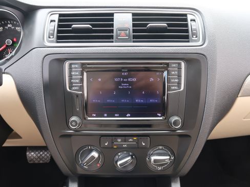 Used 2017 Volkswagen Jetta SE FWD image 17