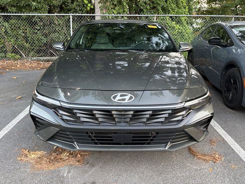 Used 2024 Hyundai Elantra Limited FWD image 2
