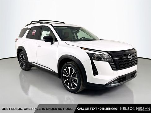 New 2026 Nissan Pathfinder Platinum image 3