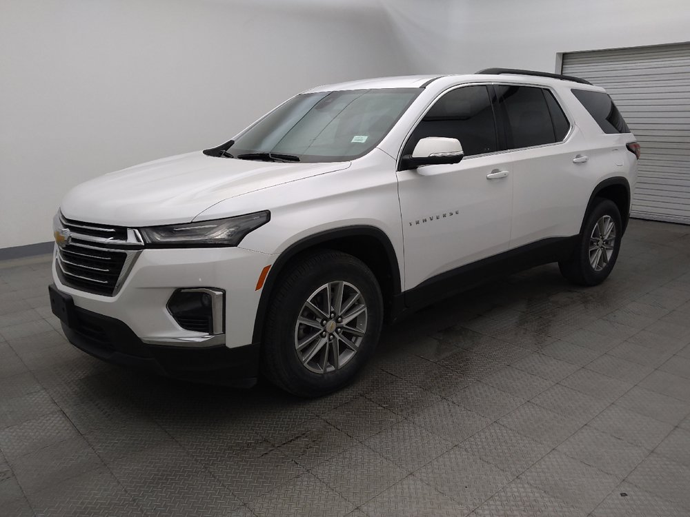 Used 2023 Chevrolet Traverse LT FWD image 2