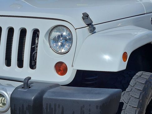 Used 2013 Jeep Wrangler Unlimited Sahara w/ Dual Top Group AWD/4WD image 8