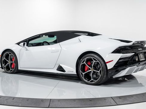 Used 2022 Lamborghini Huracan EVO RWD image 42