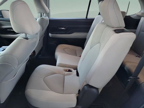 Certified 2025 Toyota Grand Highlander FWD image 22