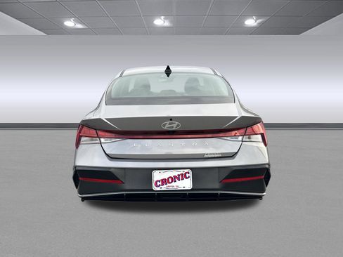 Used 2025 Hyundai Elantra SEL image 4