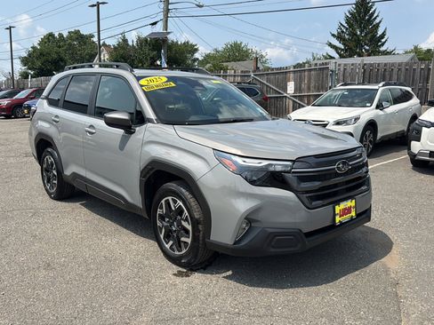 Certified 2025 Subaru Forester Premium AWD/4WD image 4