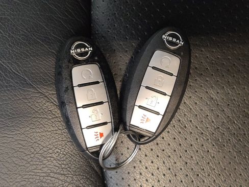 Used 2022 Nissan Pathfinder SV AWD/4WD image 32