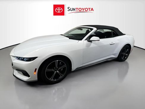 Used 2025 Ford Mustang Premium RWD image 9
