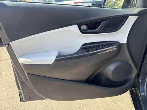 Used 2023 Hyundai Kona SE AWD/4WD image 4