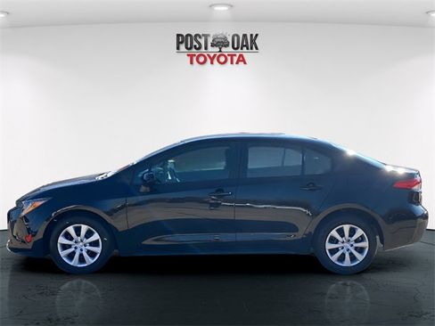 Used 2025 Toyota Corolla LE image 4