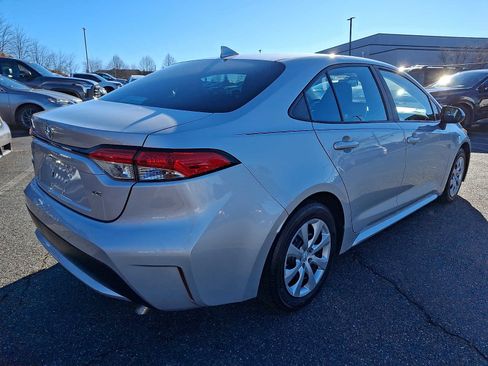 Used 2021 Toyota Corolla LE image 5