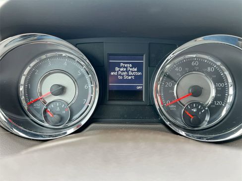 Used 2013 Chrysler Town & Country Touring-L w/ Driver Convenience Group image 32