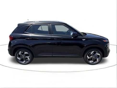 New 2026 Hyundai Venue SEL FWD image 2