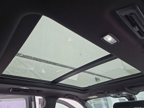 Used 2021 GMC Yukon Denali w/ Denali Ultimate Package image 17