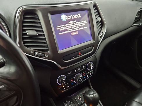 Used 2019 Jeep Cherokee Trailhawk image 27