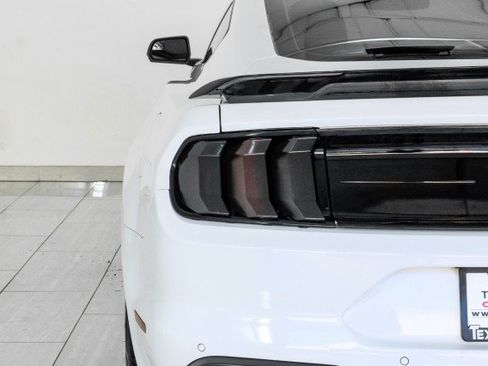 Used 2018 Ford Mustang GT Premium w/ Black Accent Package RWD image 38