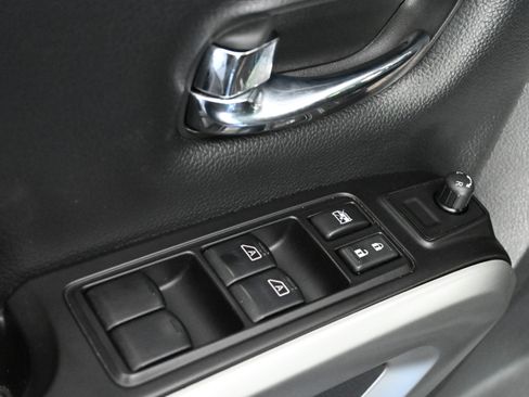 Used 2017 Nissan Titan SV RWD image 15