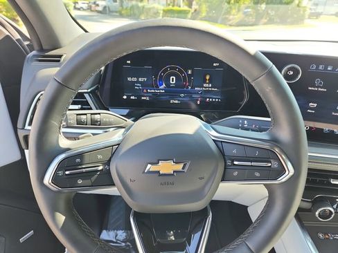 Certified 2025 Chevrolet Suburban Premier AWD/4WD image 23