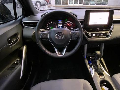 Certified 2024 Toyota Corolla Cross SE image 5
