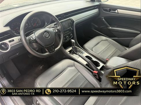 Used 2021 Volkswagen Passat 2.0T SE FWD image 9