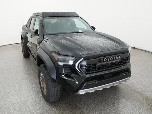 New 2025 Toyota Tacoma Trailhunter image 32