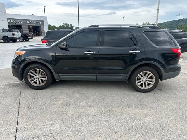 Used 2015 Ford Explorer XLT w/ Equipment Group 202B FWD image 2