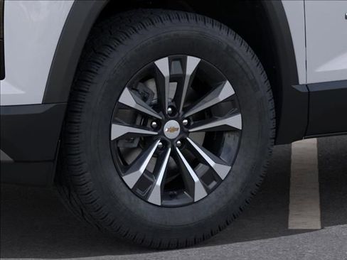 New 2026 Chevrolet Equinox LT w/ Safety and Technology Package FWD image 9