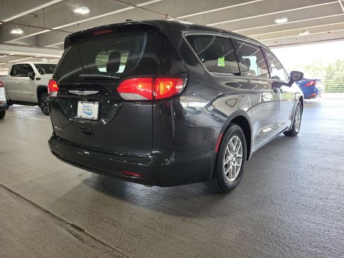 Used 2023 Chrysler Voyager LX FWD image 5
