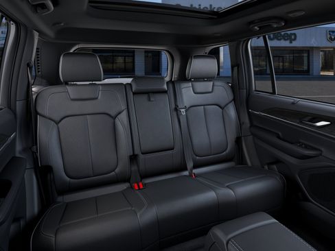 New 2025 Jeep Grand Cherokee Limited w/ Luxury Tech Group II AWD/4WD image 45