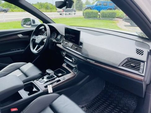 Used 2023 Audi Q5 2.0T Premium w/ Convenience Package AWD/4WD image 10