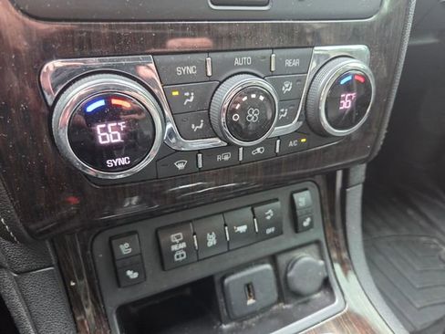 Used 2015 Chevrolet Traverse LTZ AWD/4WD image 18