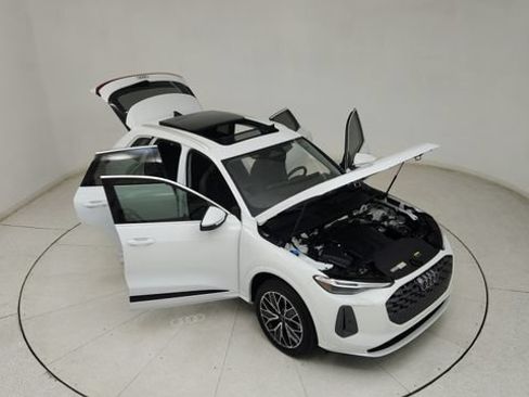 Used 2025 Audi Q5 Premium Plus w/ Premium Plus AWD/4WD image 29