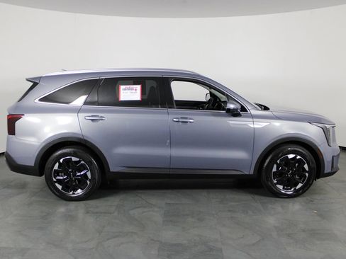 Used 2024 Kia Sorento S w/ Panoramic Sunroof Package FWD image 14