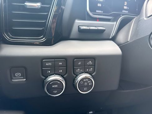 Used 2022 GMC Sierra 1500 AT4 w/ AT4 Premium Package AWD/4WD image 25