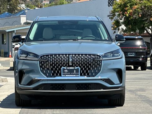 New 2026 Lincoln Aviator Reserve w/ Luxury Package RWD image 8