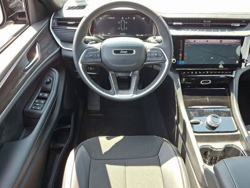 New 2026 Jeep Grand Cherokee L 4WD image 8