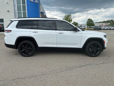 Used 2023 Jeep Grand Cherokee L Laredo AWD/4WD image 2