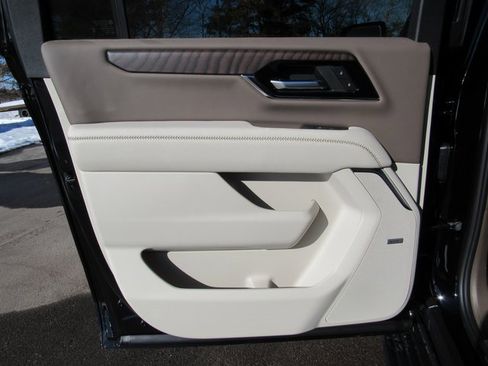 New 2026 GMC Yukon XL Denali w/ Denali Reserve Package image 31