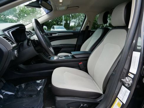 Used 2019 Ford Fusion SE FWD image 14