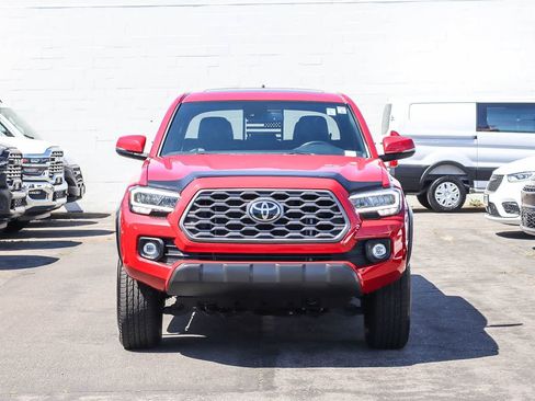 Used 2022 Toyota Tacoma TRD Off-Road w/ TRD Premium Off Road Package AWD/4WD image 2