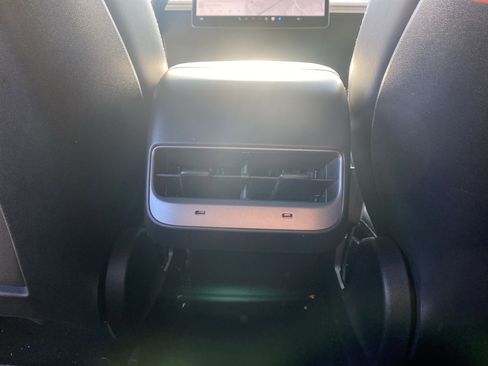 Used 2021 Tesla Model Y Long Range image 32