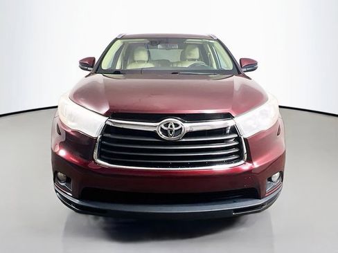 Used 2016 Toyota Highlander XLE FWD image 2