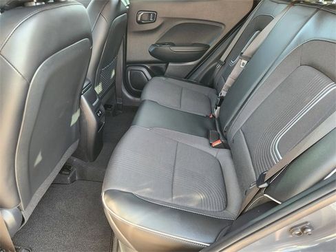 Used 2025 Hyundai Venue Limited image 30