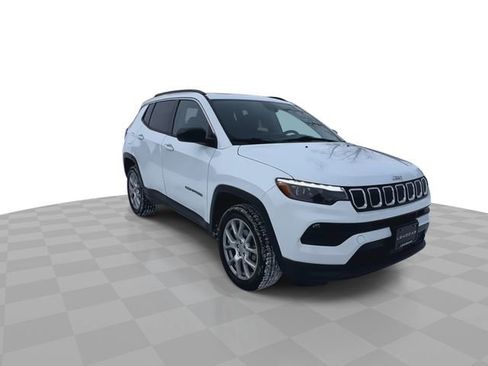 Used 2022 Jeep Compass Latitude w/ Sun and Sound Group image 2